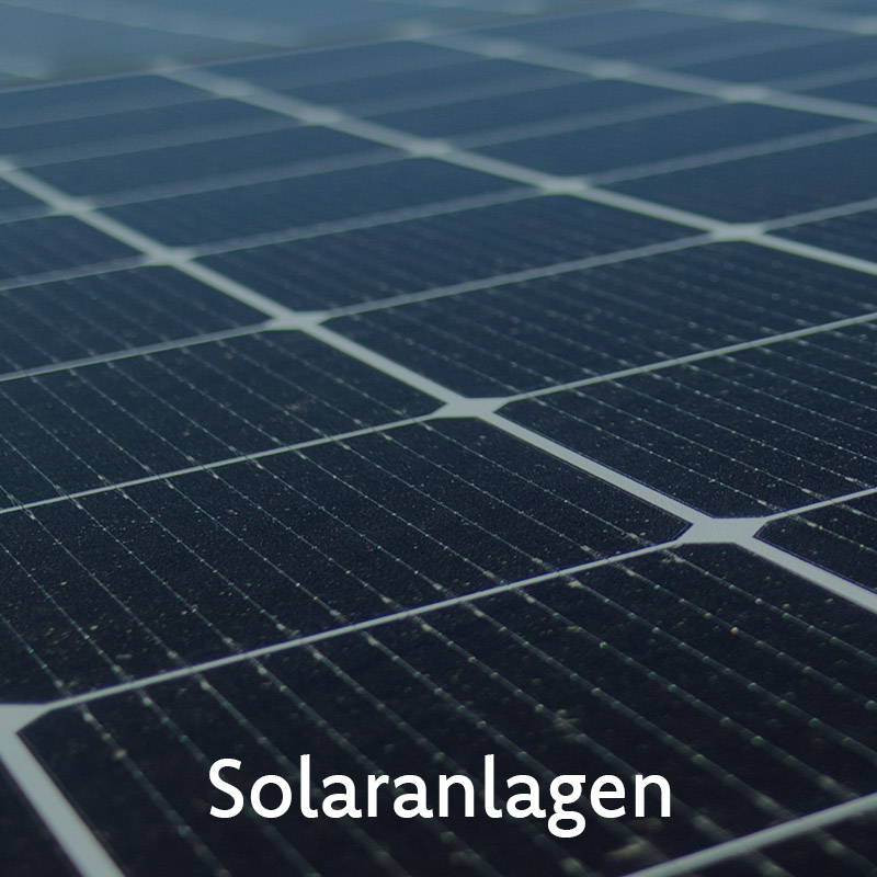 Nahaufnahme Solarzellen, mit dem begriff "Solaranlagen"